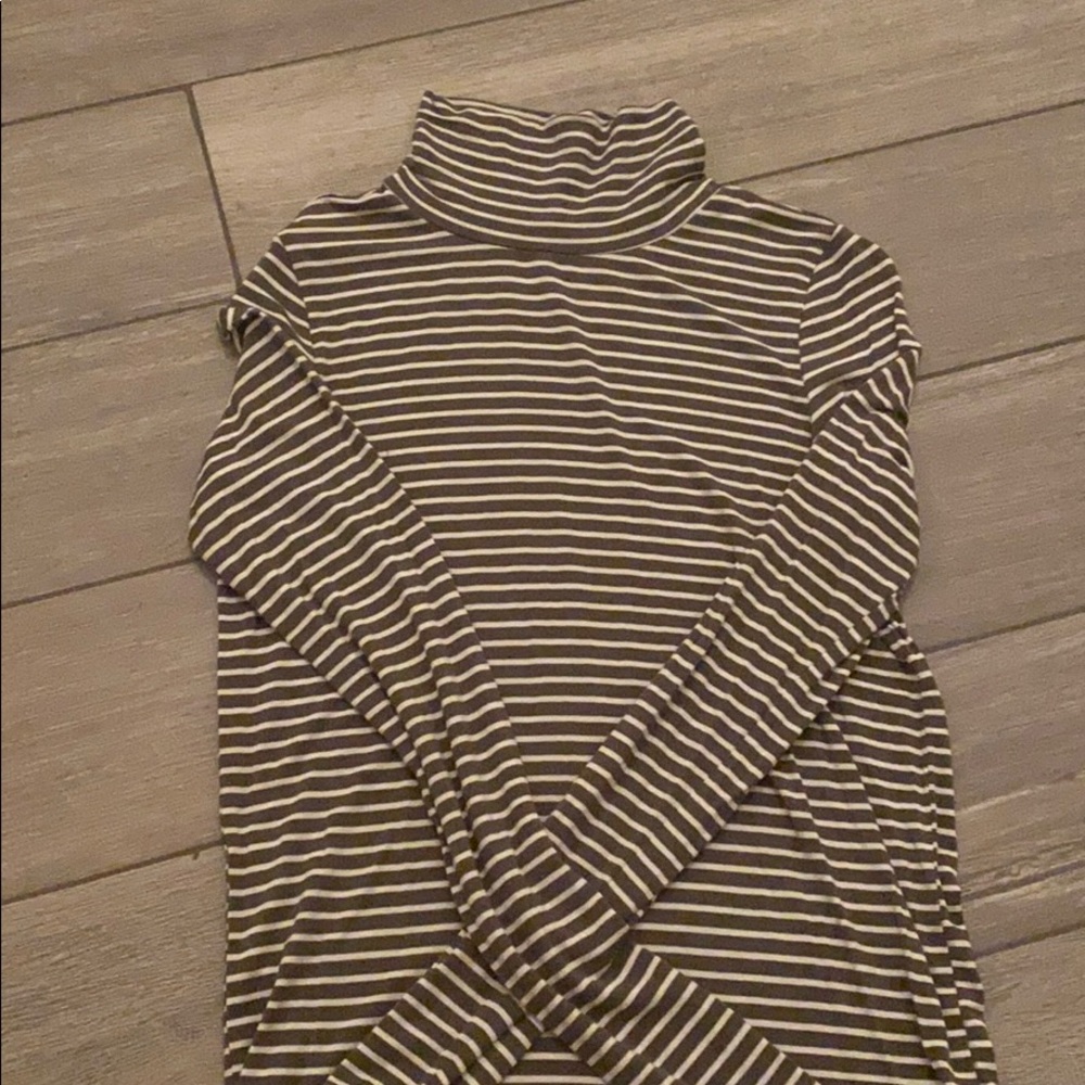 American Eagle long sleep turtle neck
